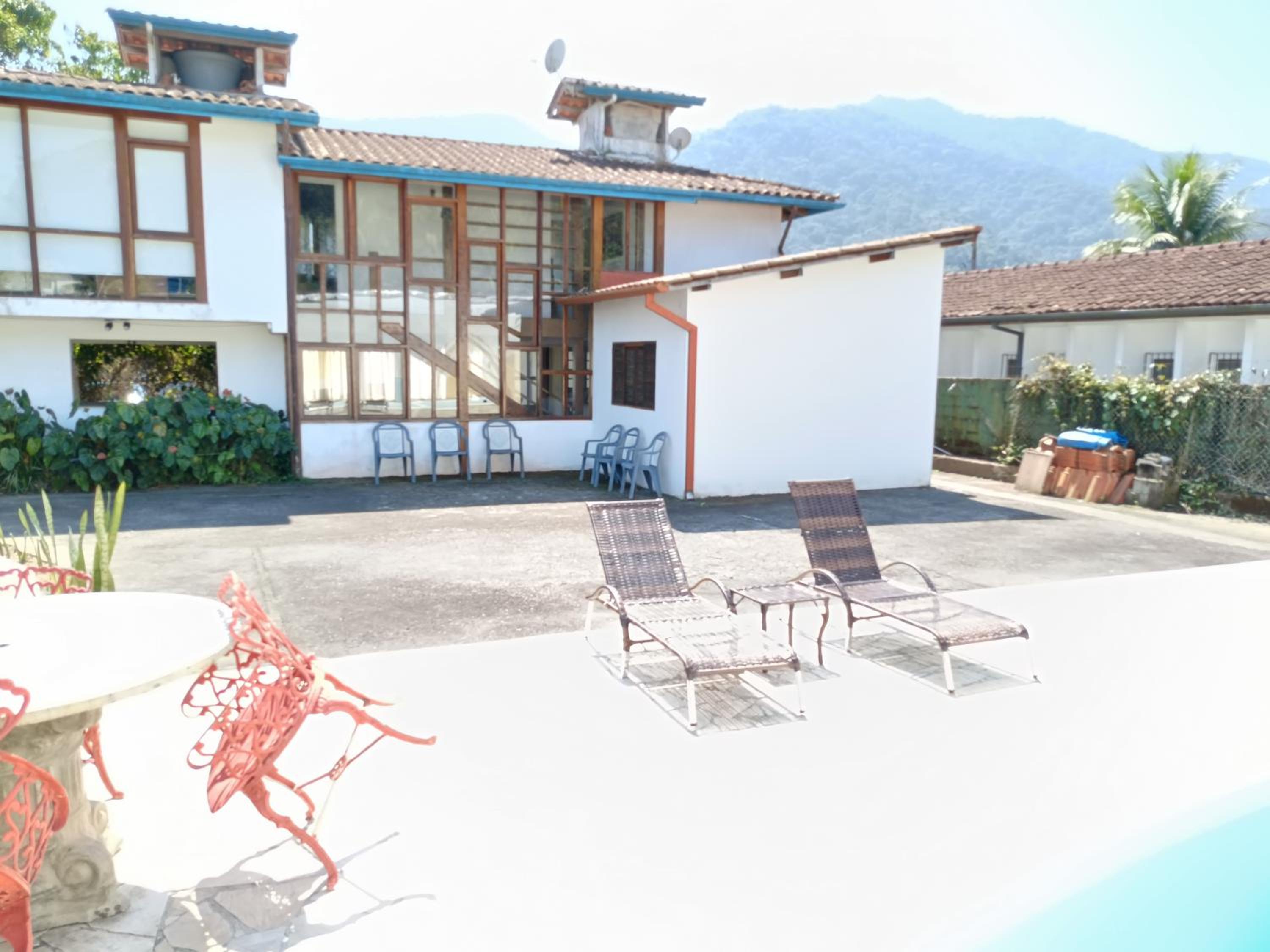 Casa com piscina a 150m da Praia do Lázaro