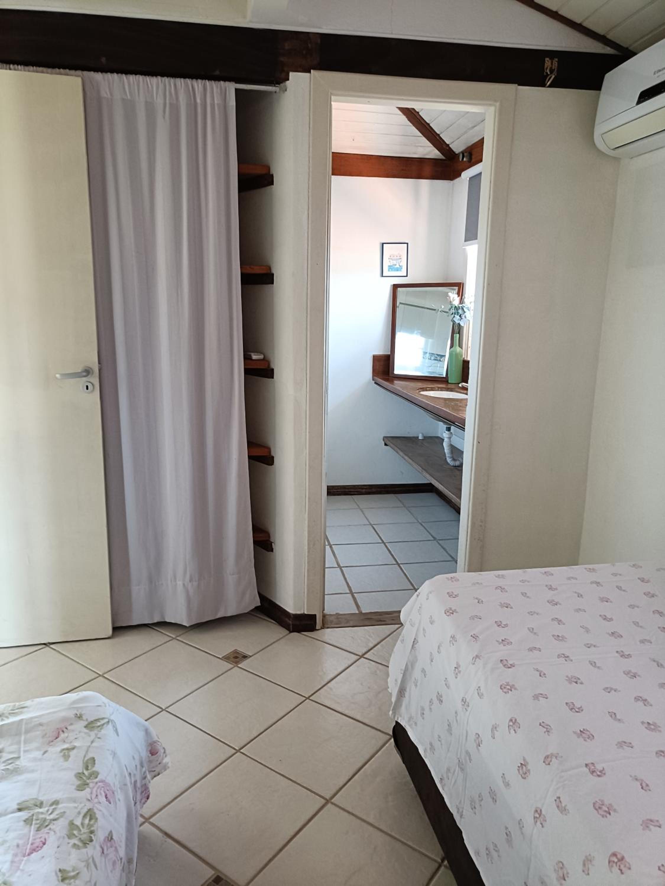 Casa com piscina a 150m da Praia do Lázaro