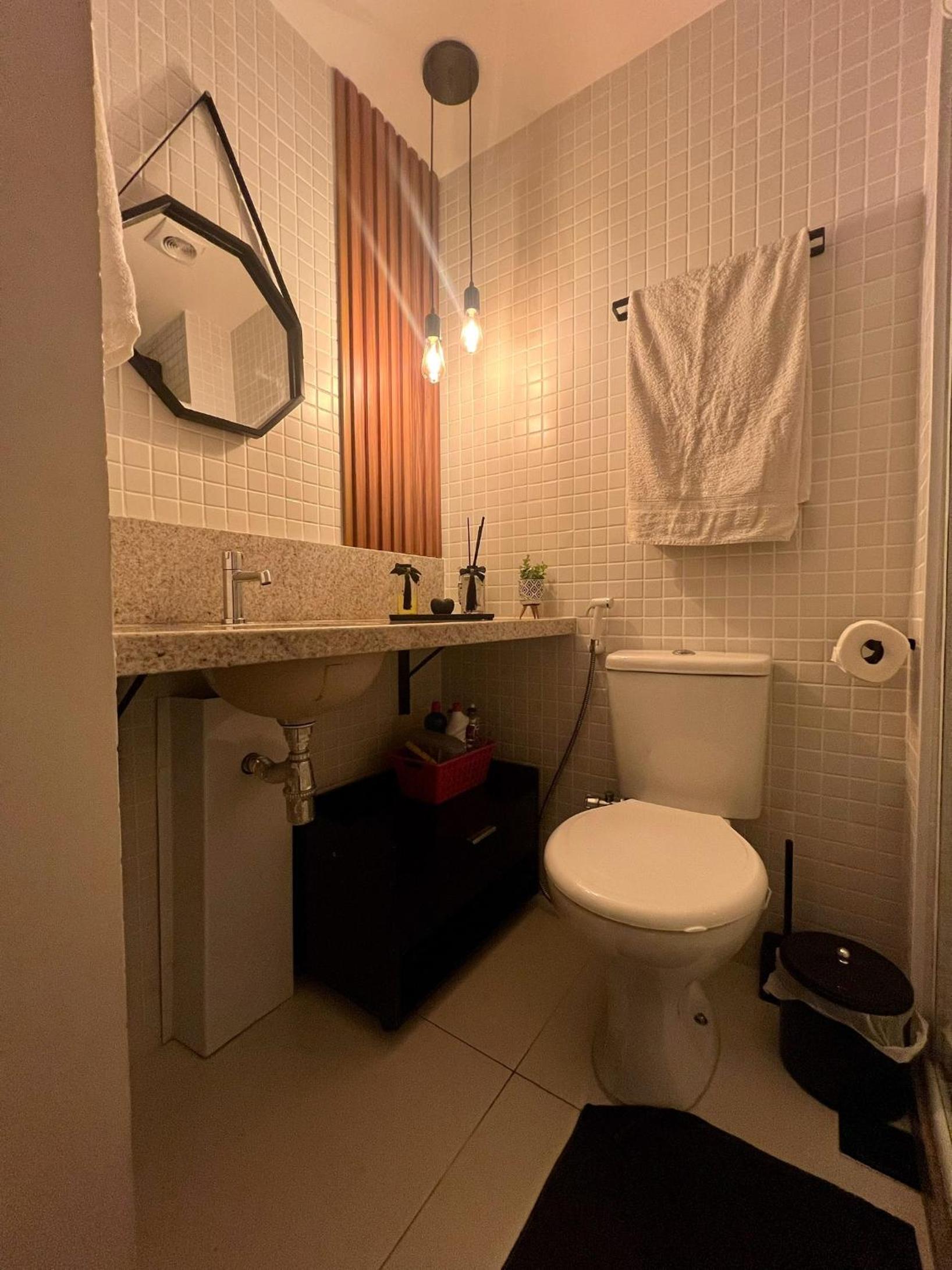 Studio na Orla de Salvador com piscina e garagem