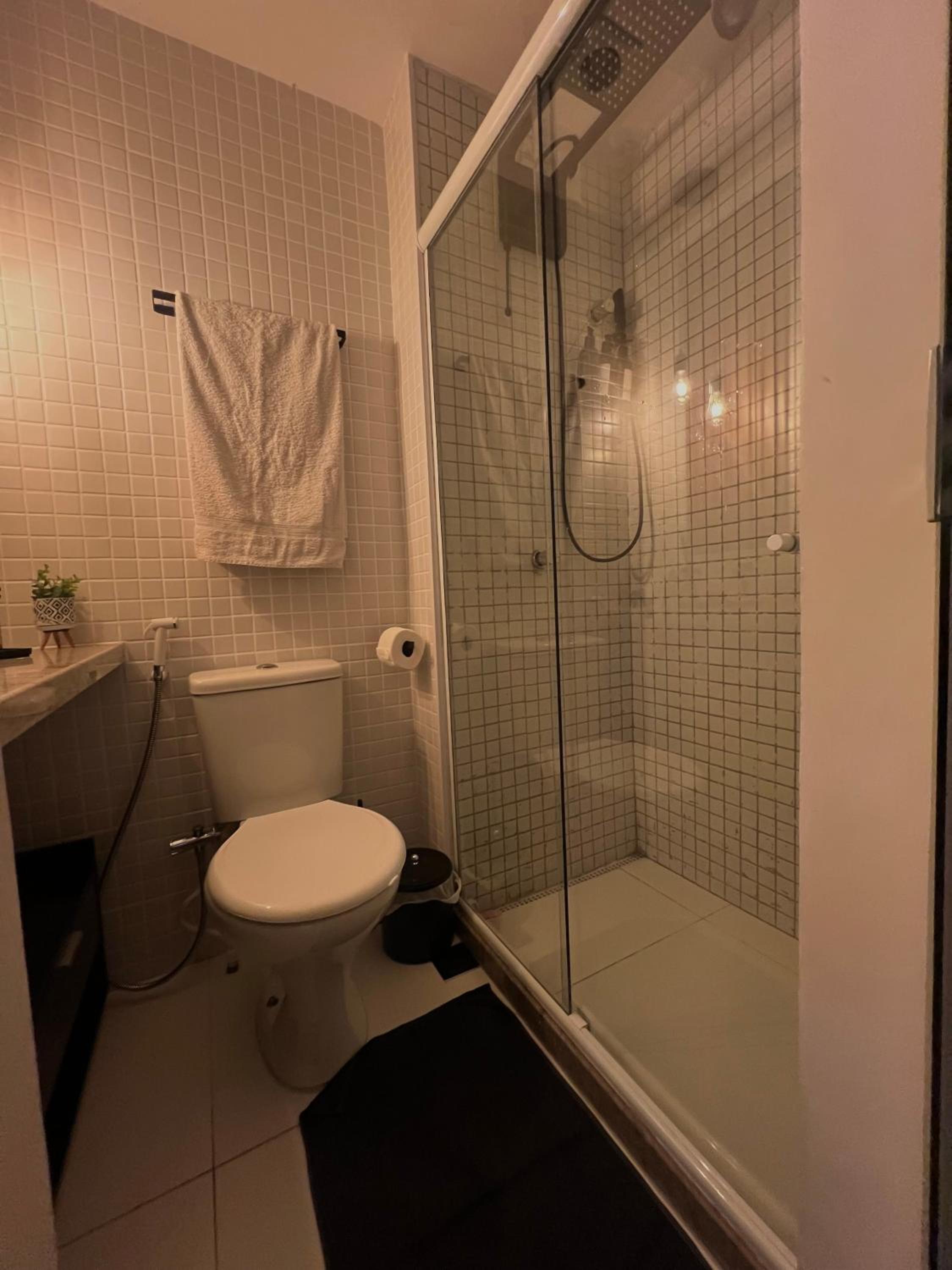 Studio na Orla de Salvador com piscina e garagem