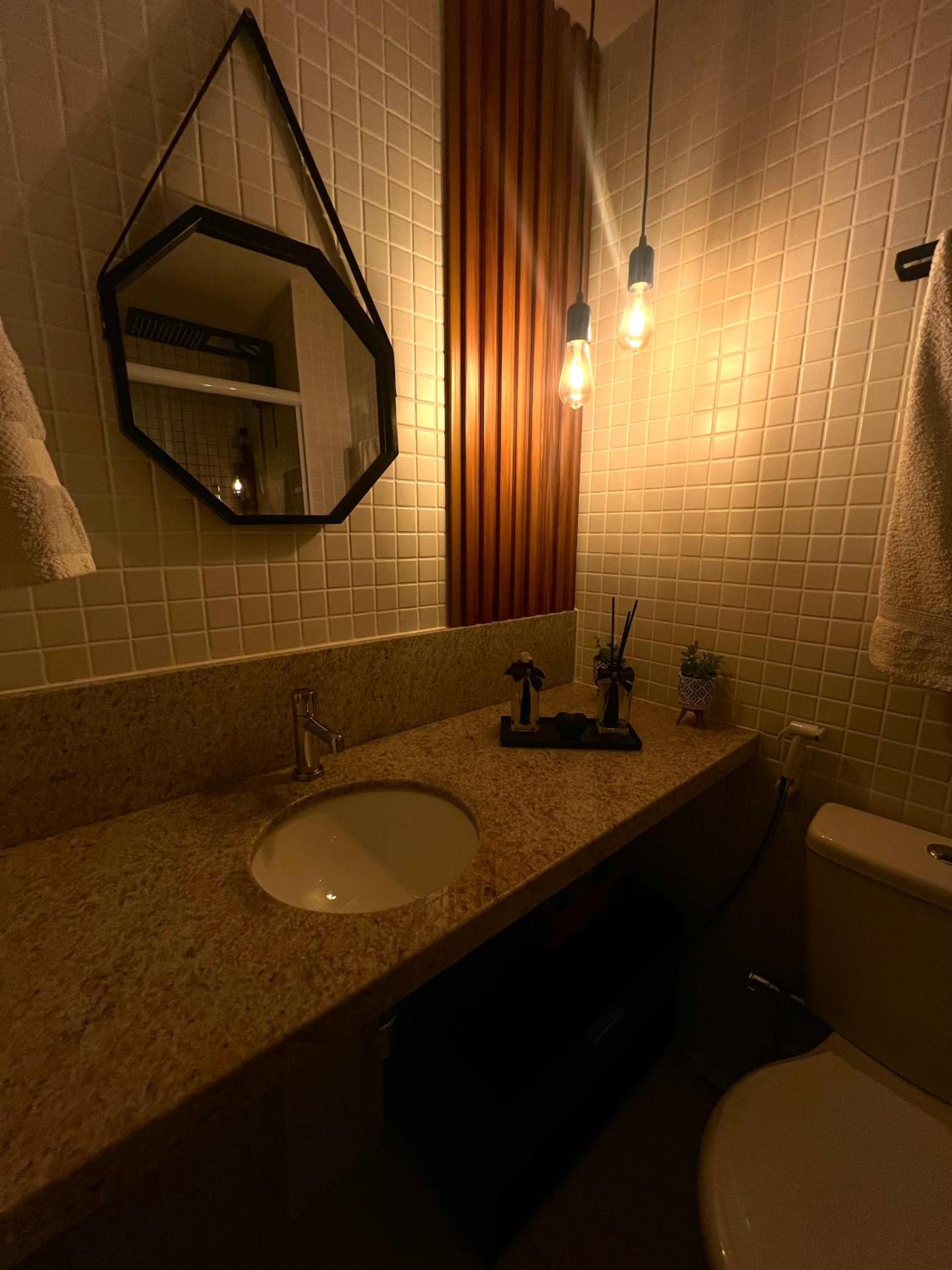 Studio na Orla de Salvador com piscina e garagem