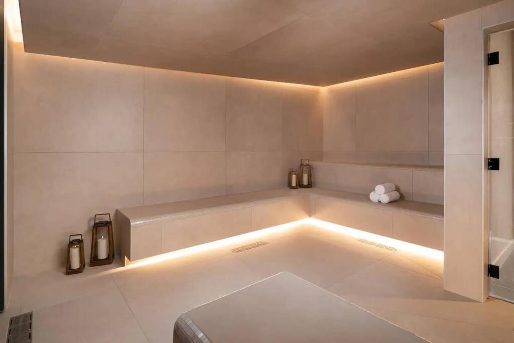 Miami Sky Luxury 27th Floor, Waterfront Balcony, Panoramic View & City Lights , Resort Pool,Gym,Spa Restaurants