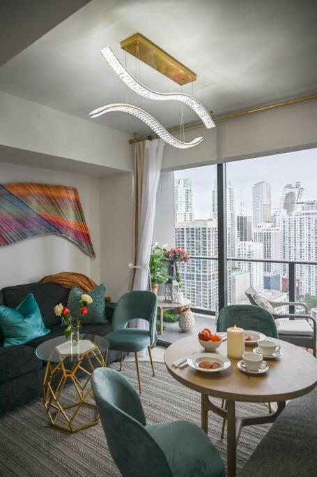 Miami Sky Luxury 27th Floor, Waterfront Balcony, Panoramic View & City Lights , Resort Pool,Gym,Spa Restaurants