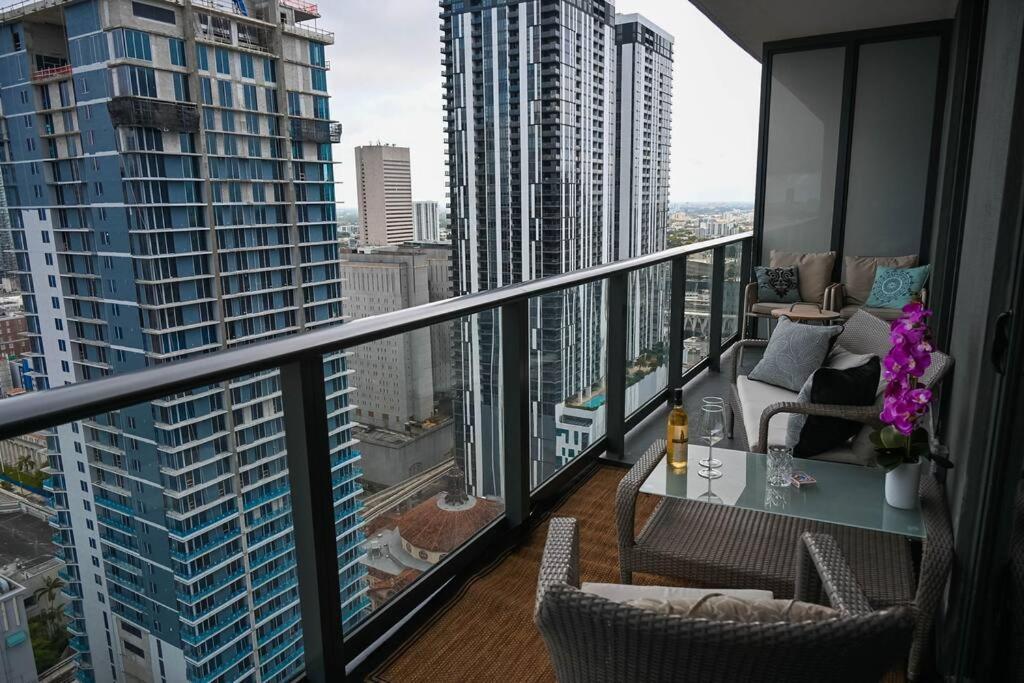 Miami Sky Luxury 27th Floor, Waterfront Balcony, Panoramic View & City Lights , Resort Pool,Gym,Spa Restaurants