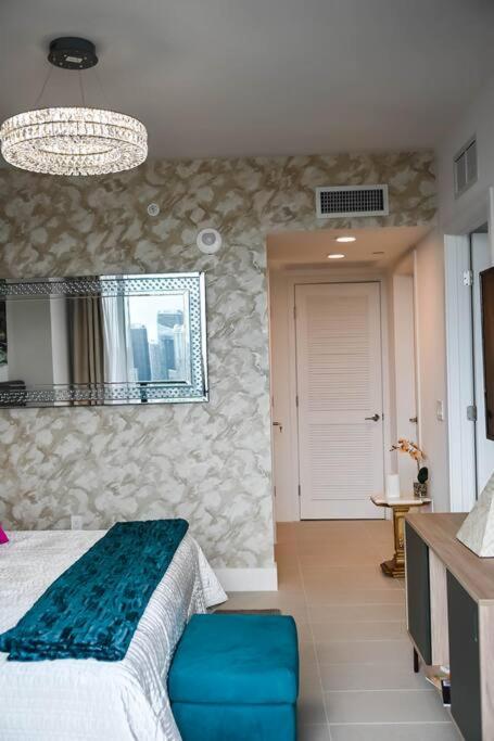 Miami Sky Luxury 27th Floor, Waterfront Balcony, Panoramic View & City Lights , Resort Pool,Gym,Spa Restaurants