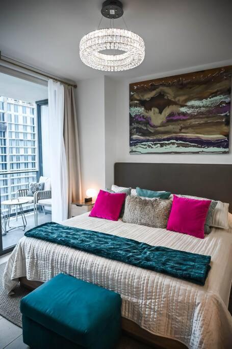 Miami Sky Luxury 27th Floor, Waterfront Balcony, Panoramic View & City Lights , Resort Pool,Gym,Spa Restaurants