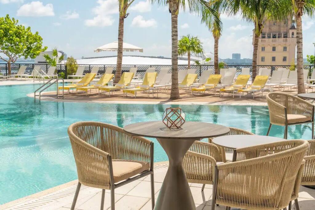 Miami Sky Luxury 27th Floor, Waterfront Balcony, Panoramic View & City Lights , Resort Pool,Gym,Spa Restaurants