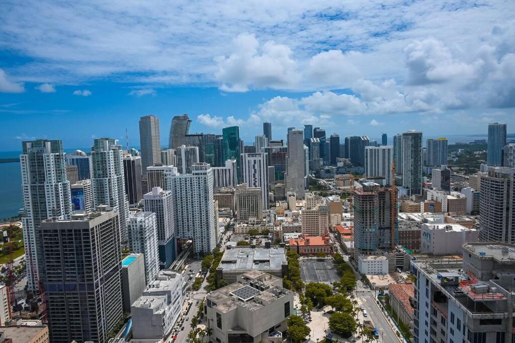 Miami Sky Luxury 27th Floor, Waterfront Balcony, Panoramic View & City Lights , Resort Pool,Gym,Spa Restaurants