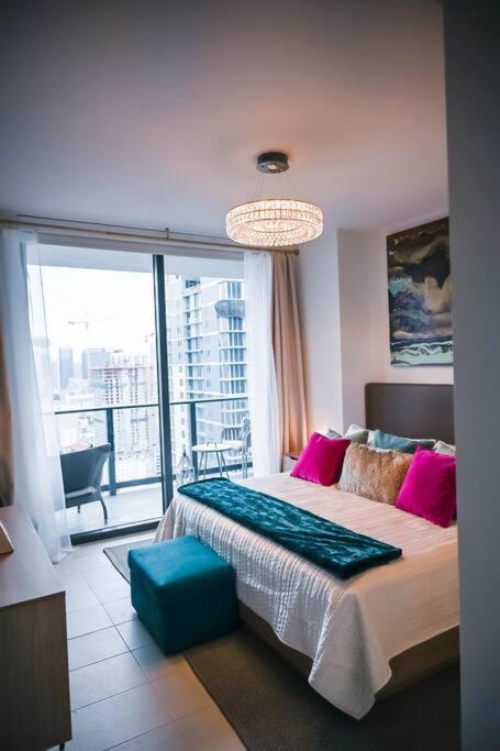 Miami Sky Luxury 27th Floor, Waterfront Balcony, Panoramic View & City Lights , Resort Pool,Gym,Spa Restaurants