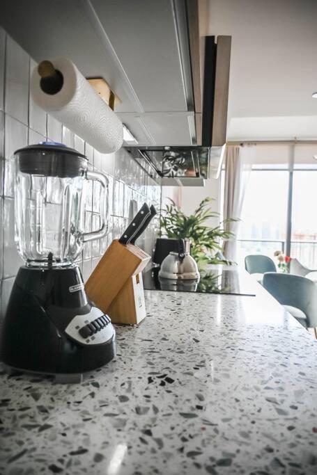 Miami Sky Luxury 27th Floor, Waterfront Balcony, Panoramic View & City Lights , Resort Pool,Gym,Spa Restaurants