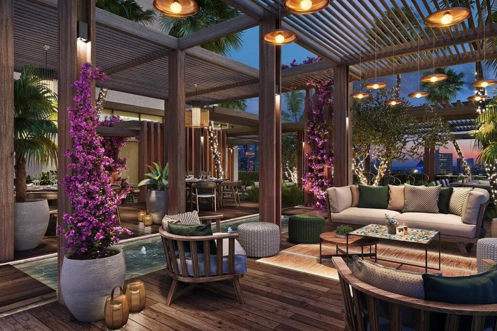 Miami Sky Luxury 27th Floor, Waterfront Balcony, Panoramic View & City Lights , Resort Pool,Gym,Spa Restaurants