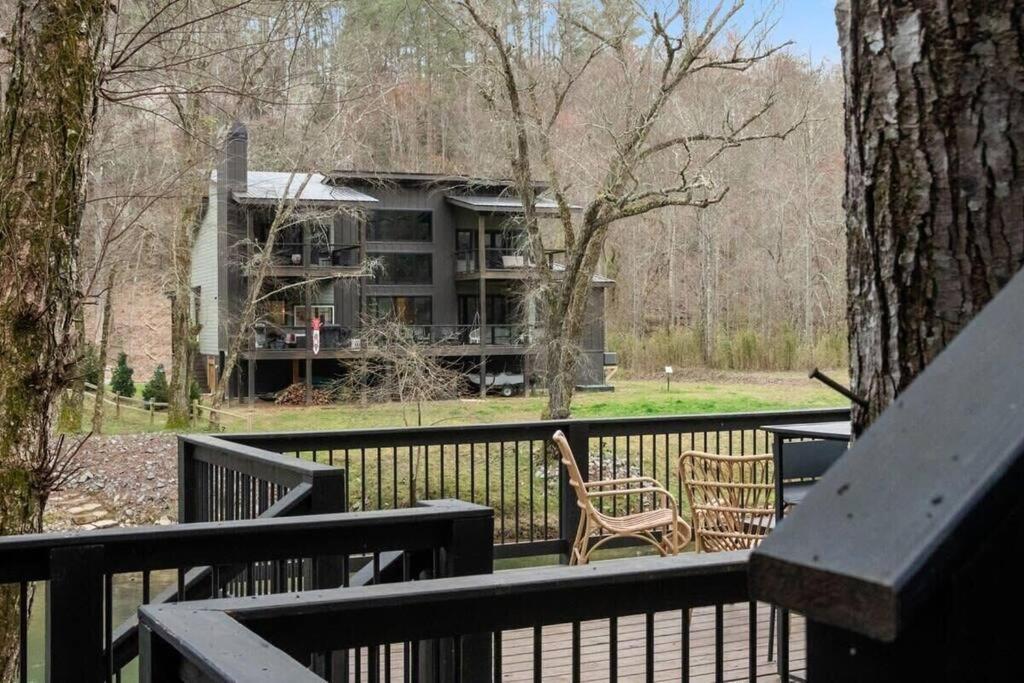 NEW Toccoa River Front - HotTub Fire pit Game Room view 5