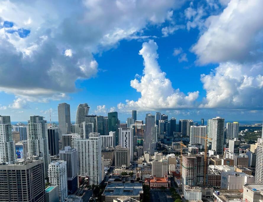 Miami Sky Luxury 27th Floor, Waterfront Balcony, Panoramic View & City Lights , Resort Pool,Gym,Spa Restaurants