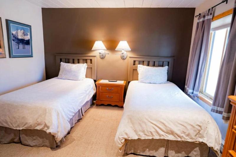 Aspen 3 Bedroom Condo At The Base Of Aspen Mountain, Next To Lift 1A view 4