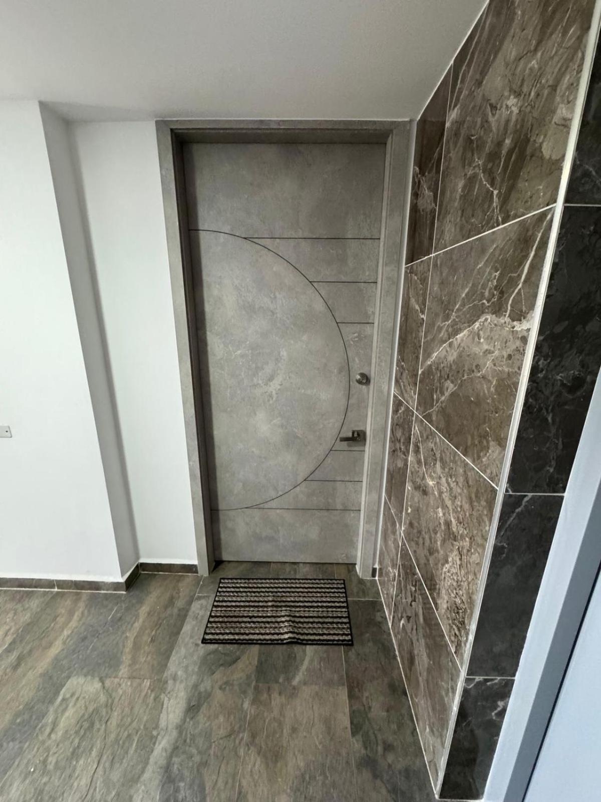 Modern 3 Bedroom Apartment with balcony