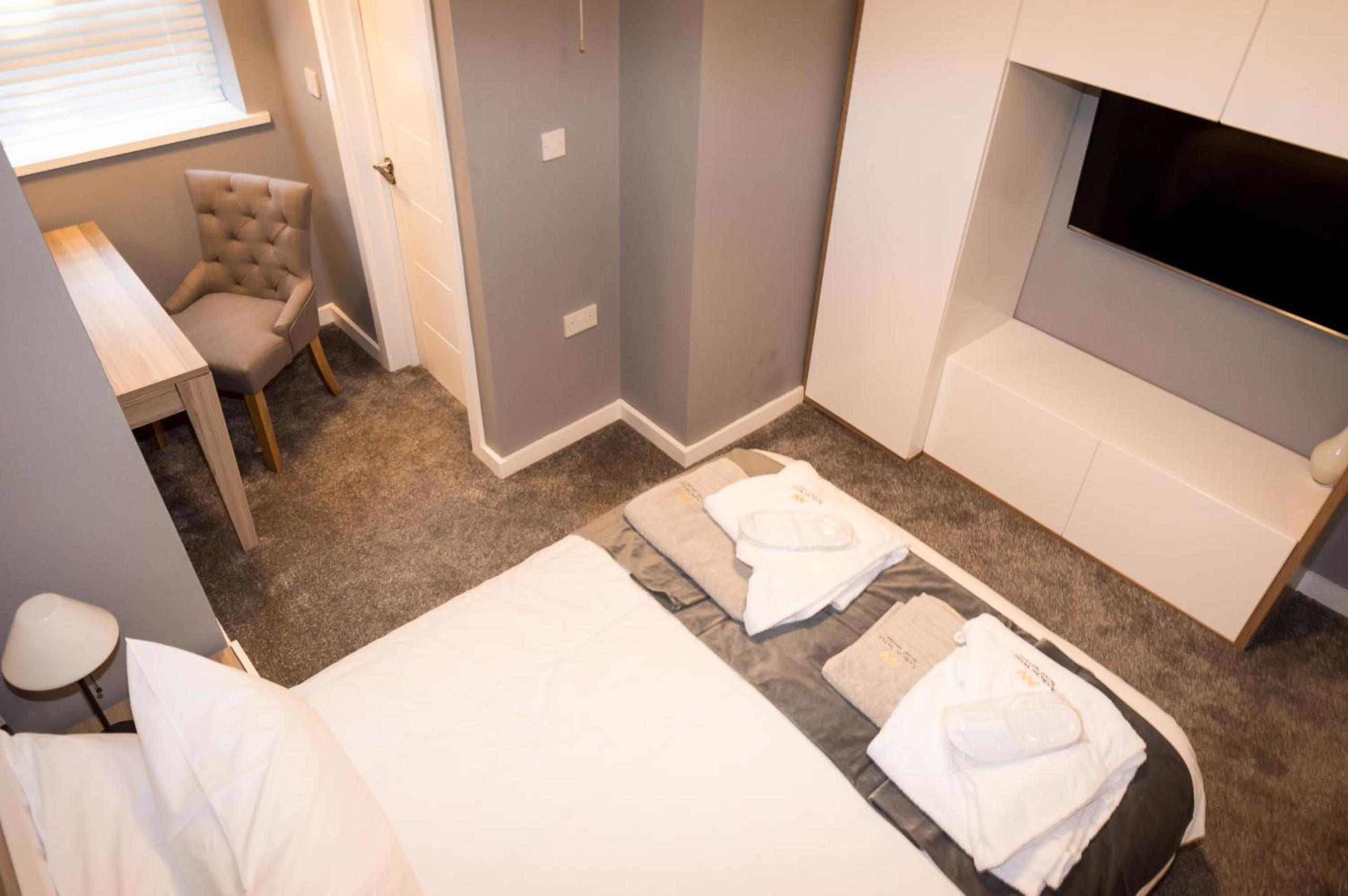 Aaron Wise Apartments
