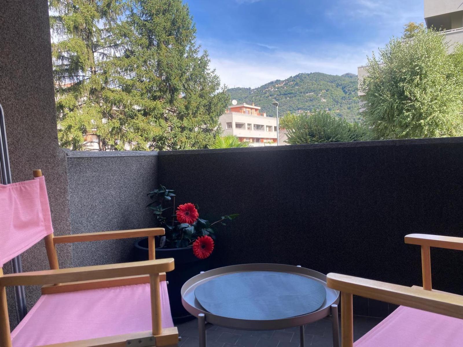 "LAGO VERDE COMO" free park view 3