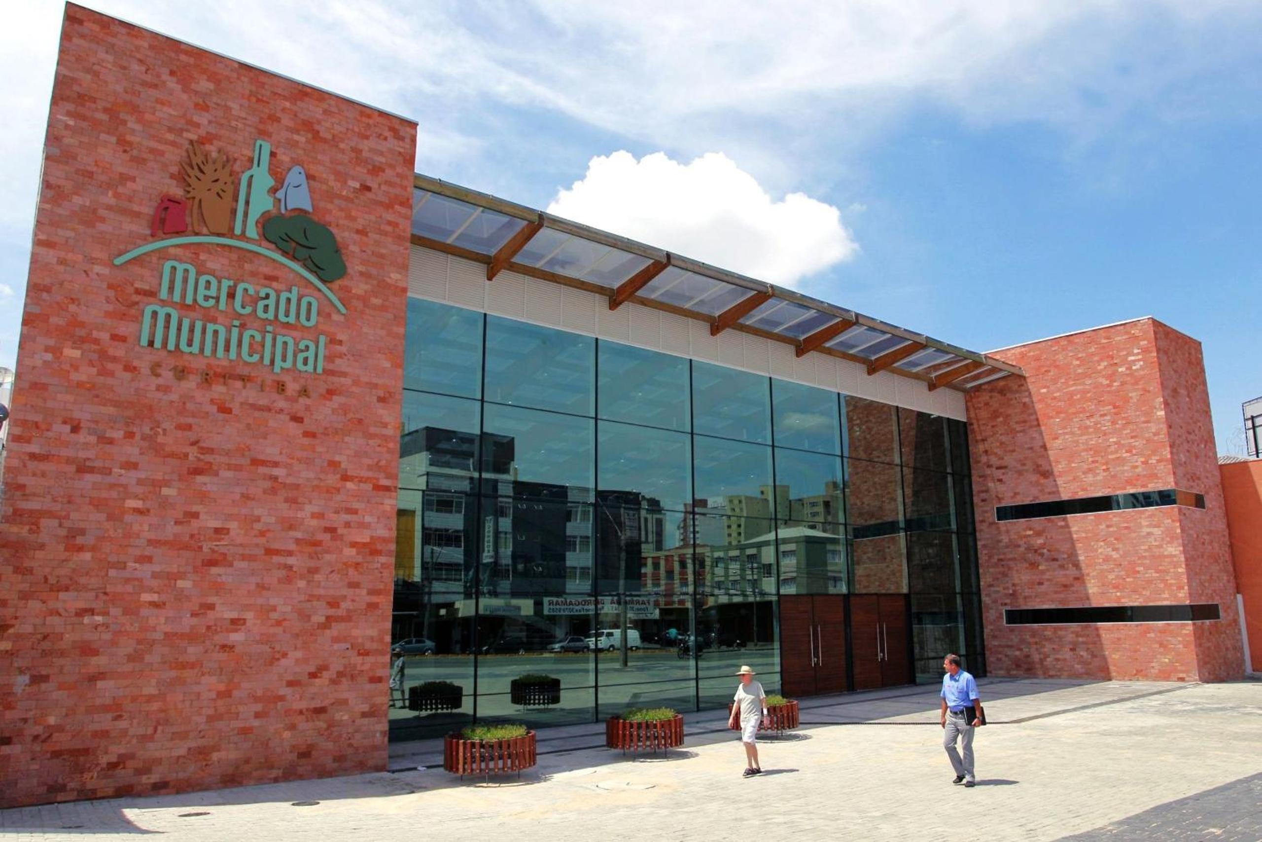 Ed St Thomas | No melhor local do centro de Curitiba | Gonzaga Stays