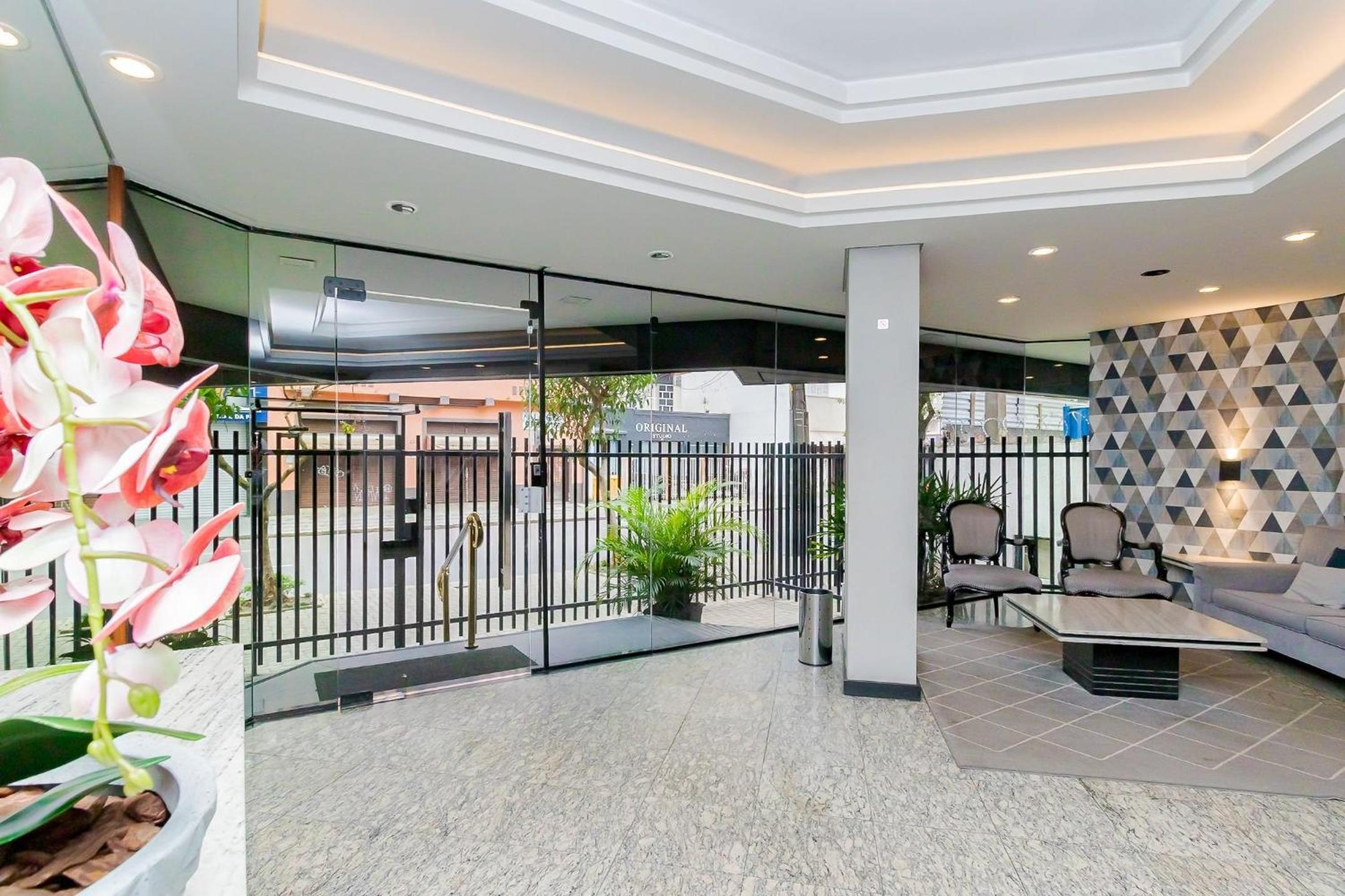 Ed St Thomas | No melhor local do centro de Curitiba | Gonzaga Stays
