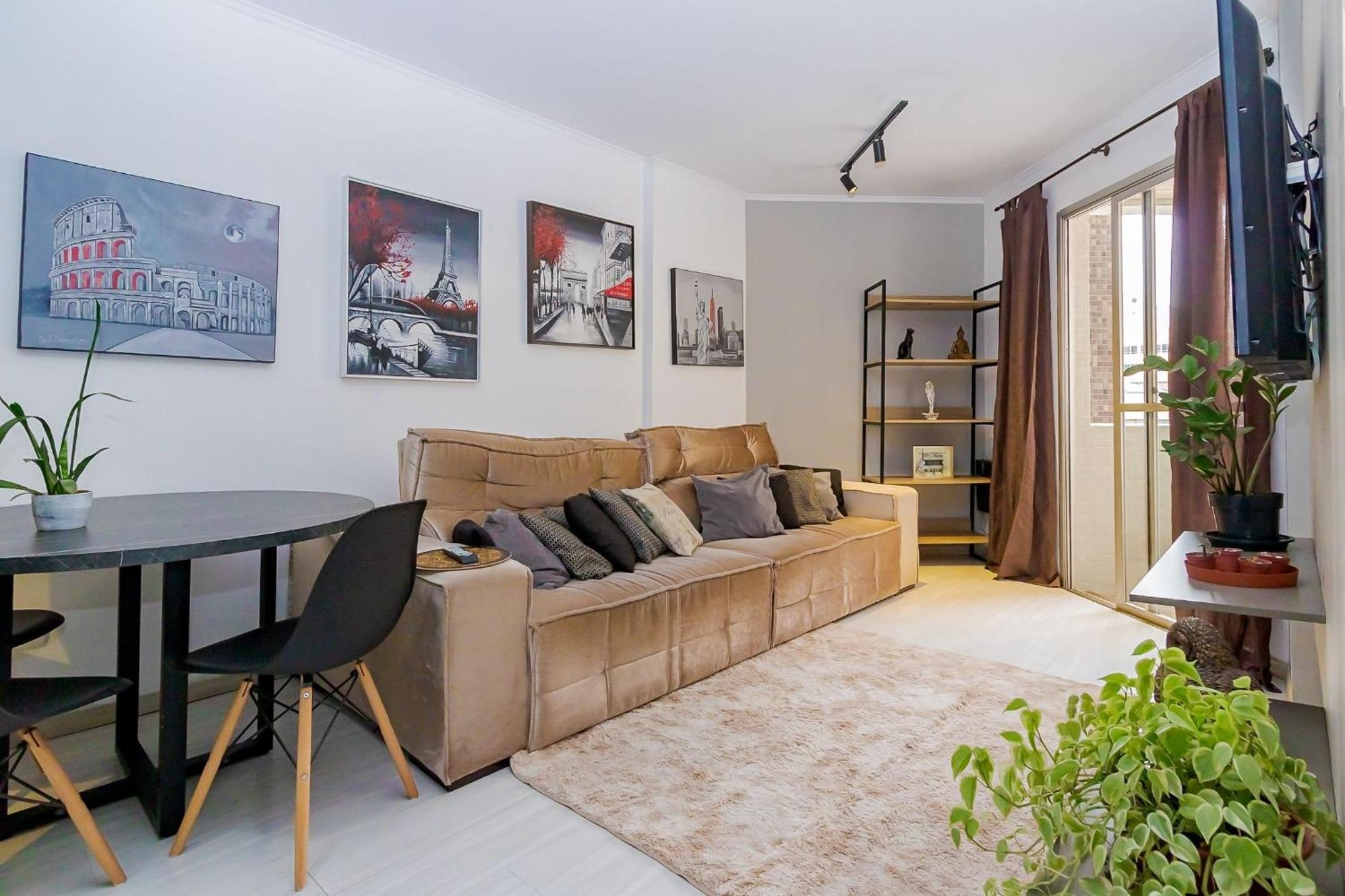 Ed St Thomas | No melhor local do centro de Curitiba | Gonzaga Stays