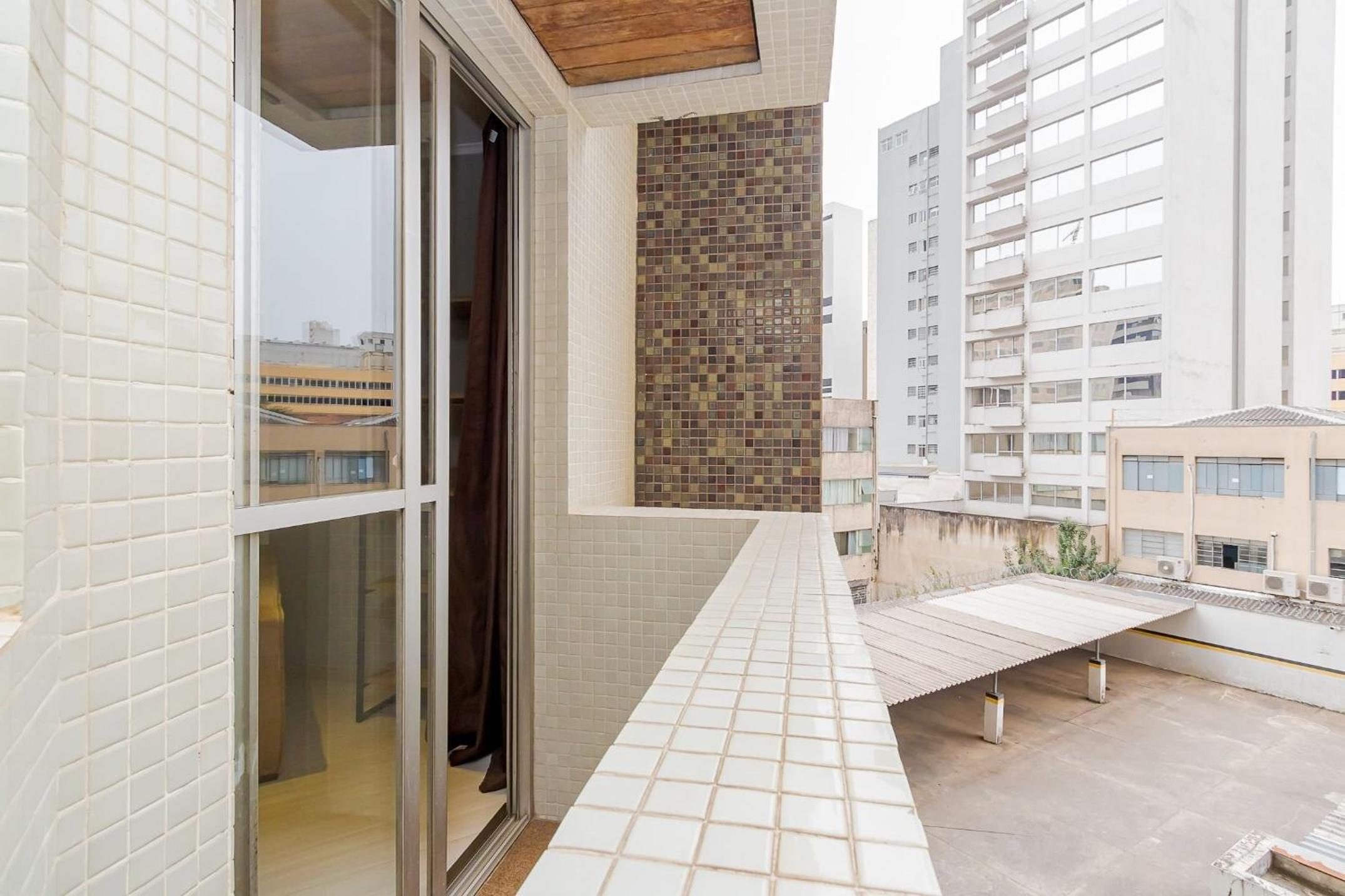 Ed St Thomas | No melhor local do centro de Curitiba | Gonzaga Stays
