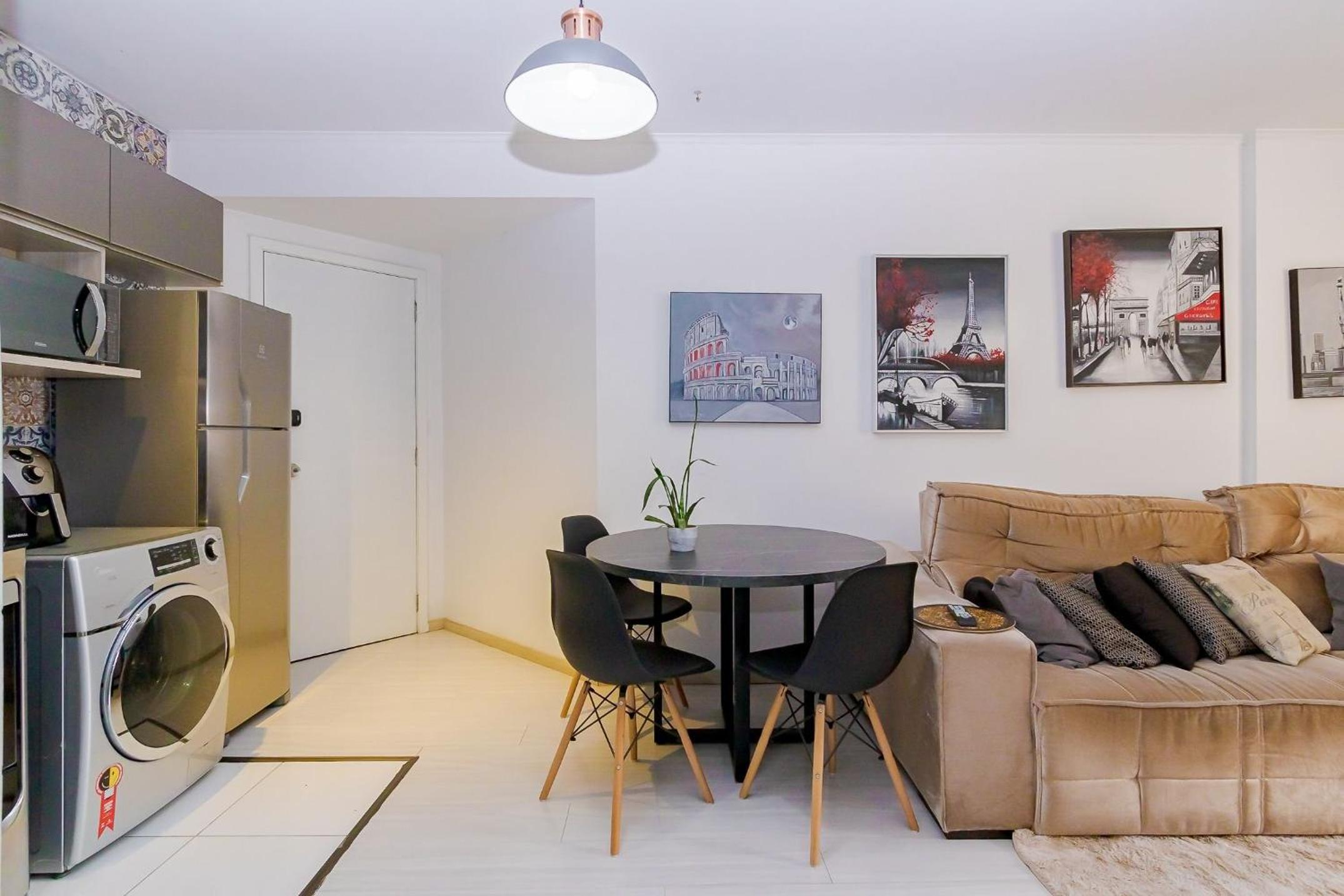 Ed St Thomas | No melhor local do centro de Curitiba | Gonzaga Stays