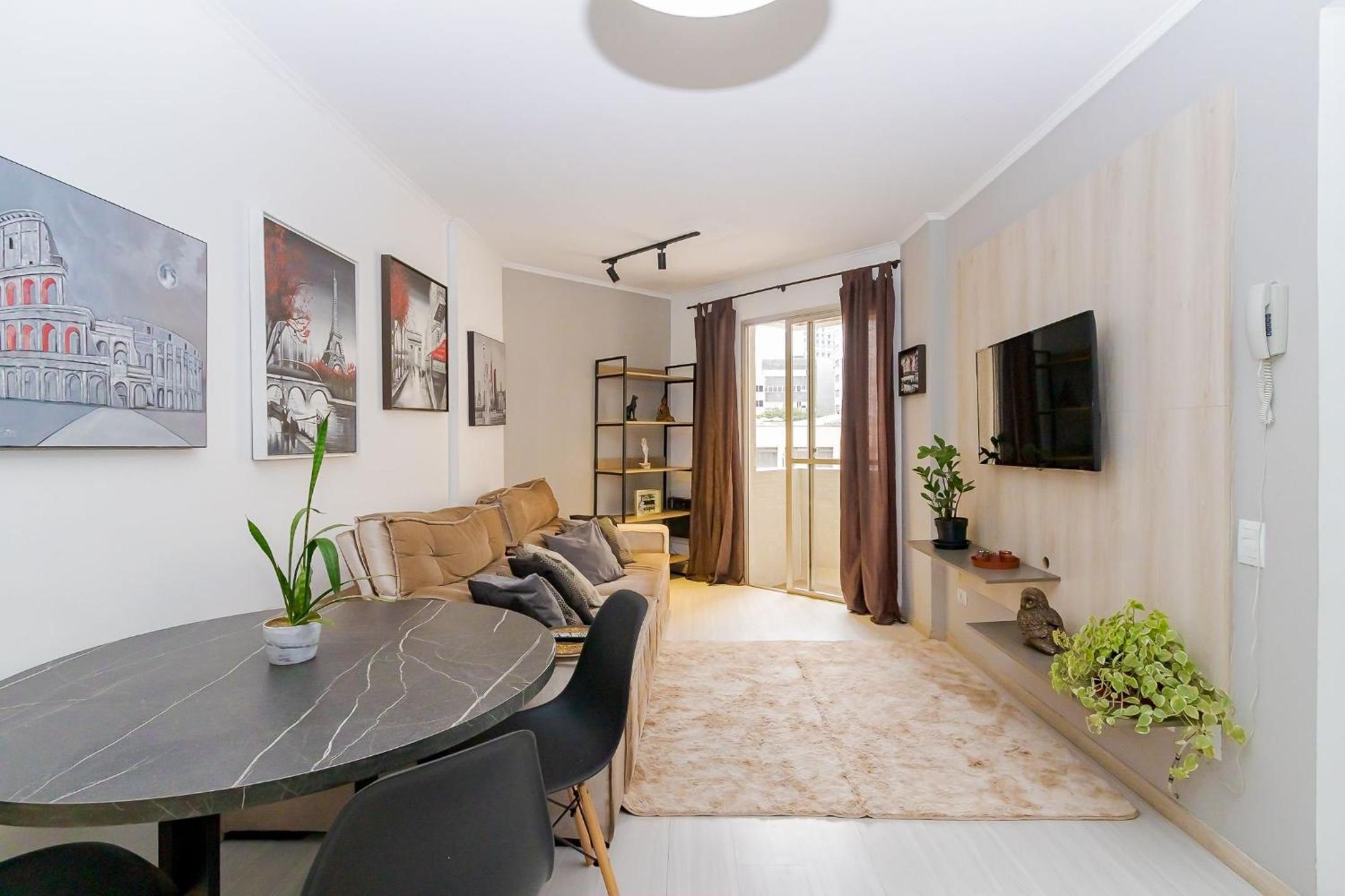 Ed St Thomas | No melhor local do centro de Curitiba | Gonzaga Stays