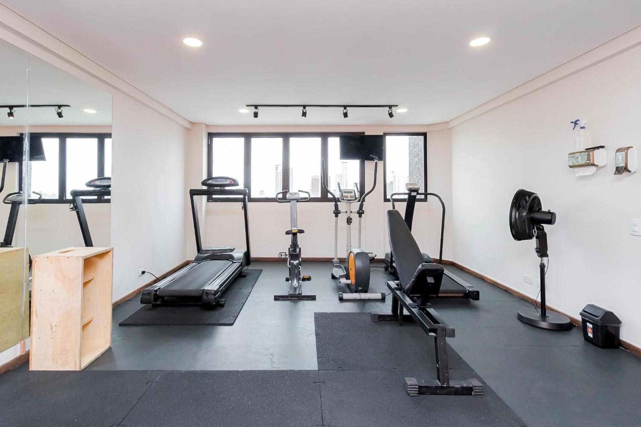 Ed St Thomas | No melhor local do centro de Curitiba | Gonzaga Stays