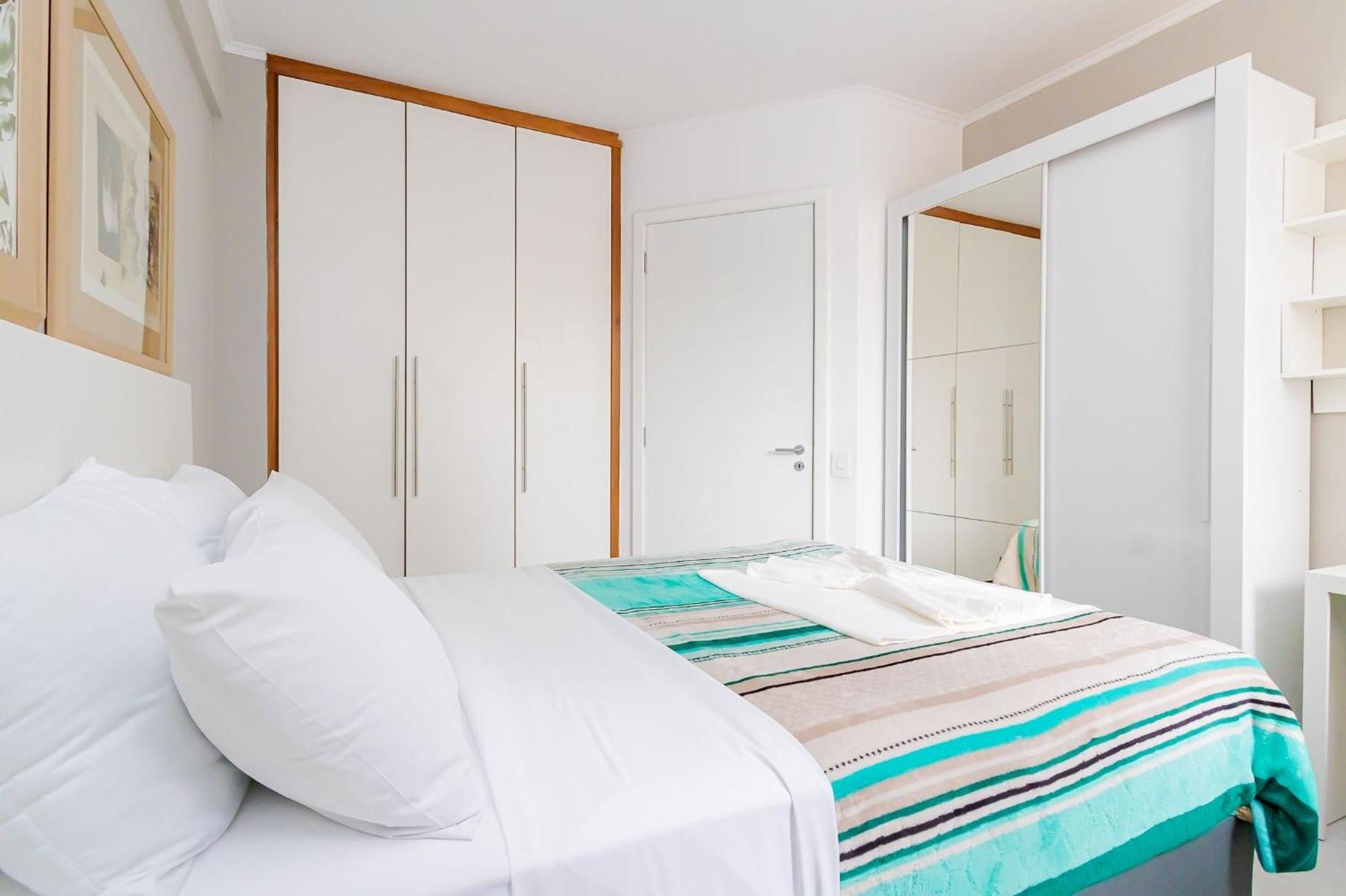 Ed St Thomas | No melhor local do centro de Curitiba | Gonzaga Stays
