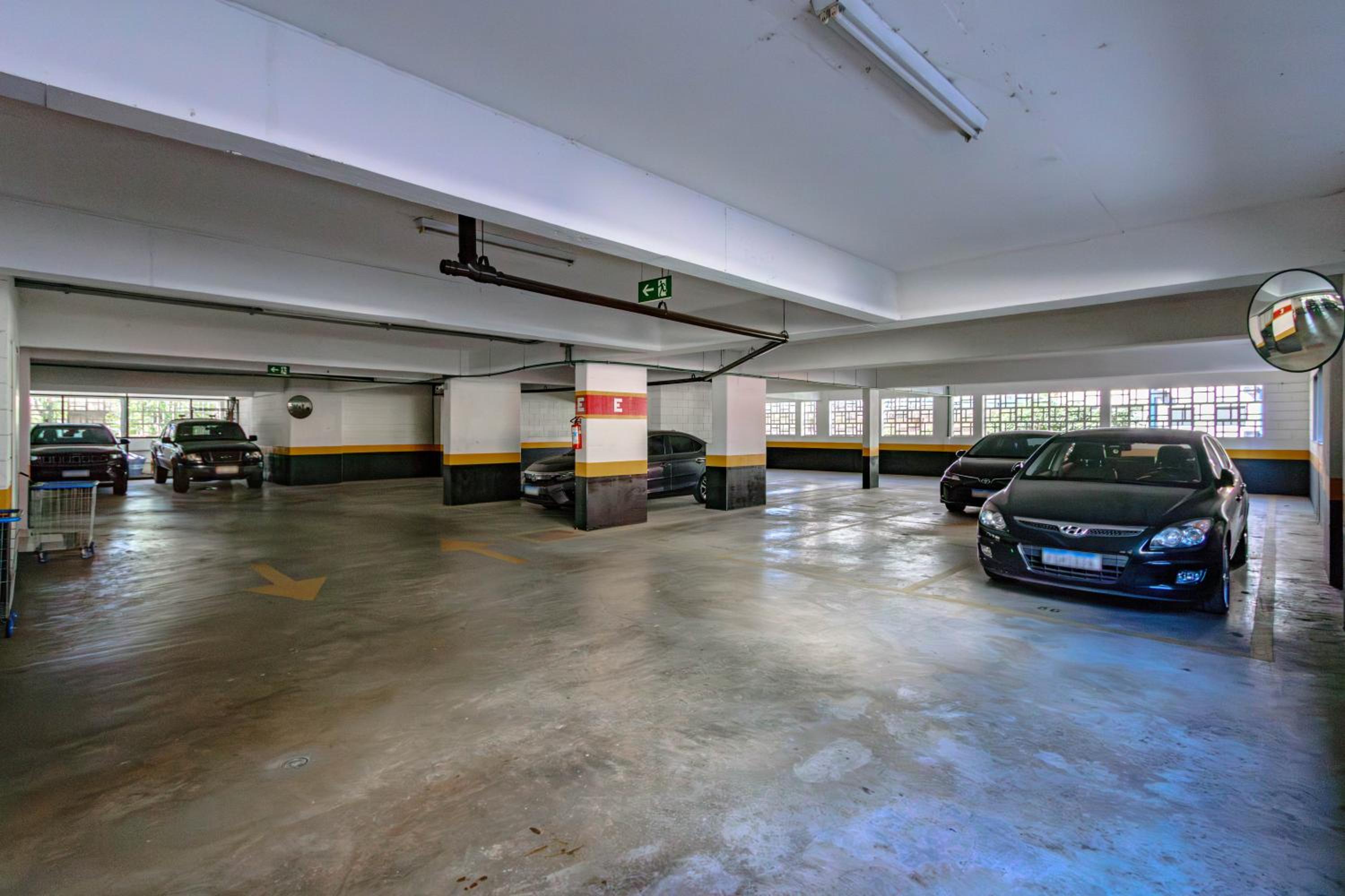 FLAT COMPLETO no METRÔ SANTA CECILIA com PISCINA - SAUNA - GARAGEM