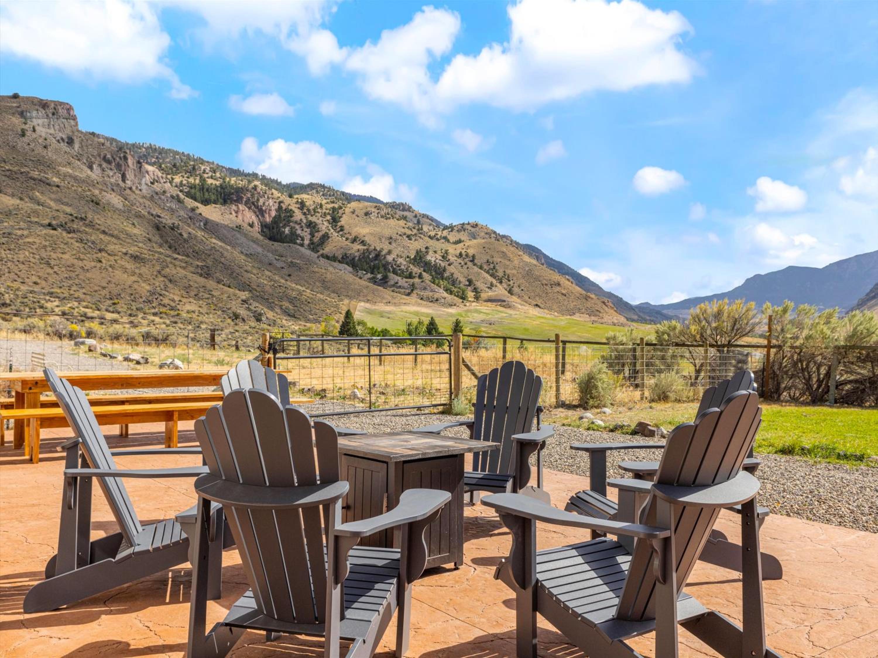 Yellowstone Treasure Retreat