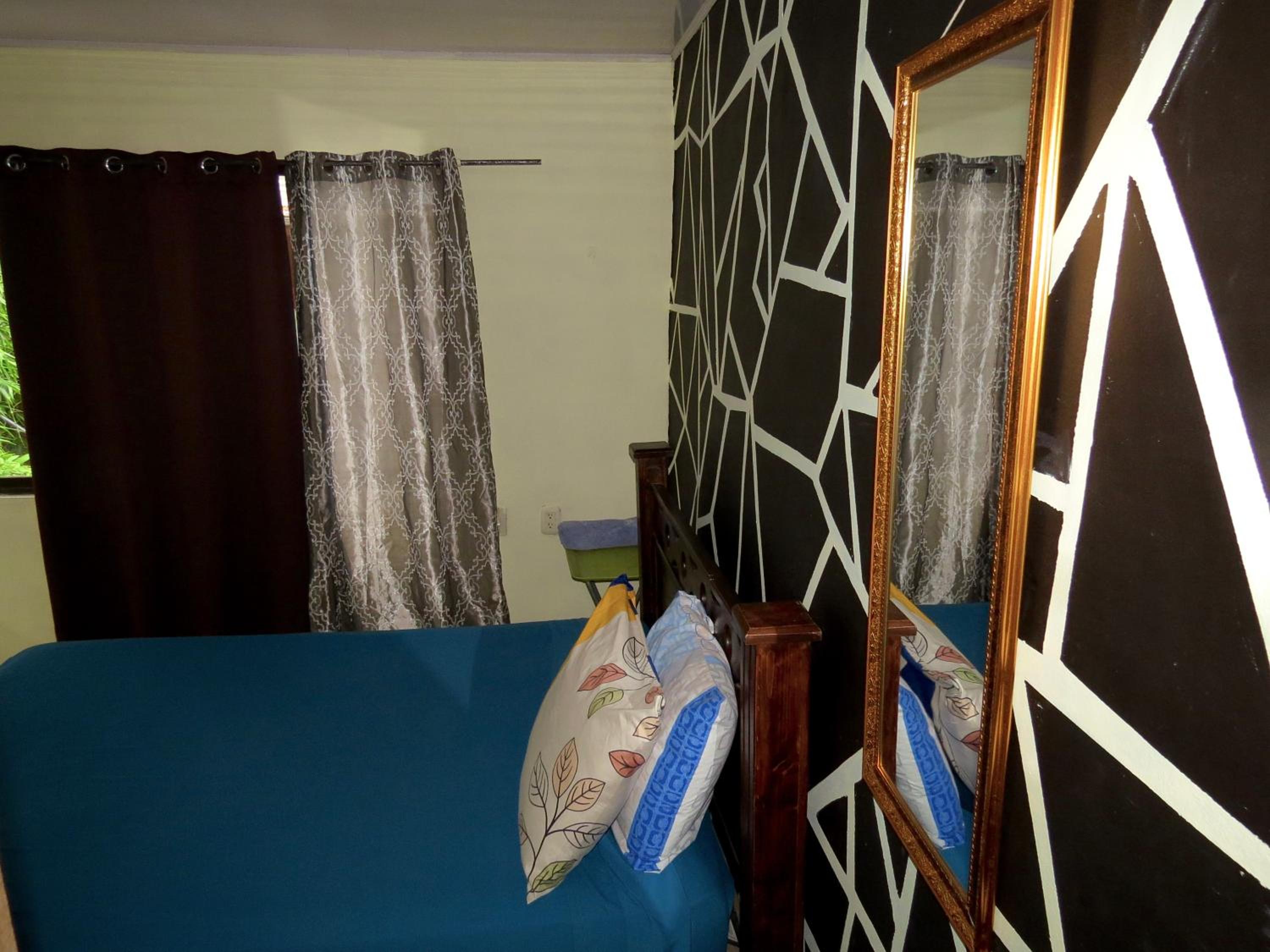Rose House Manuel Antonio