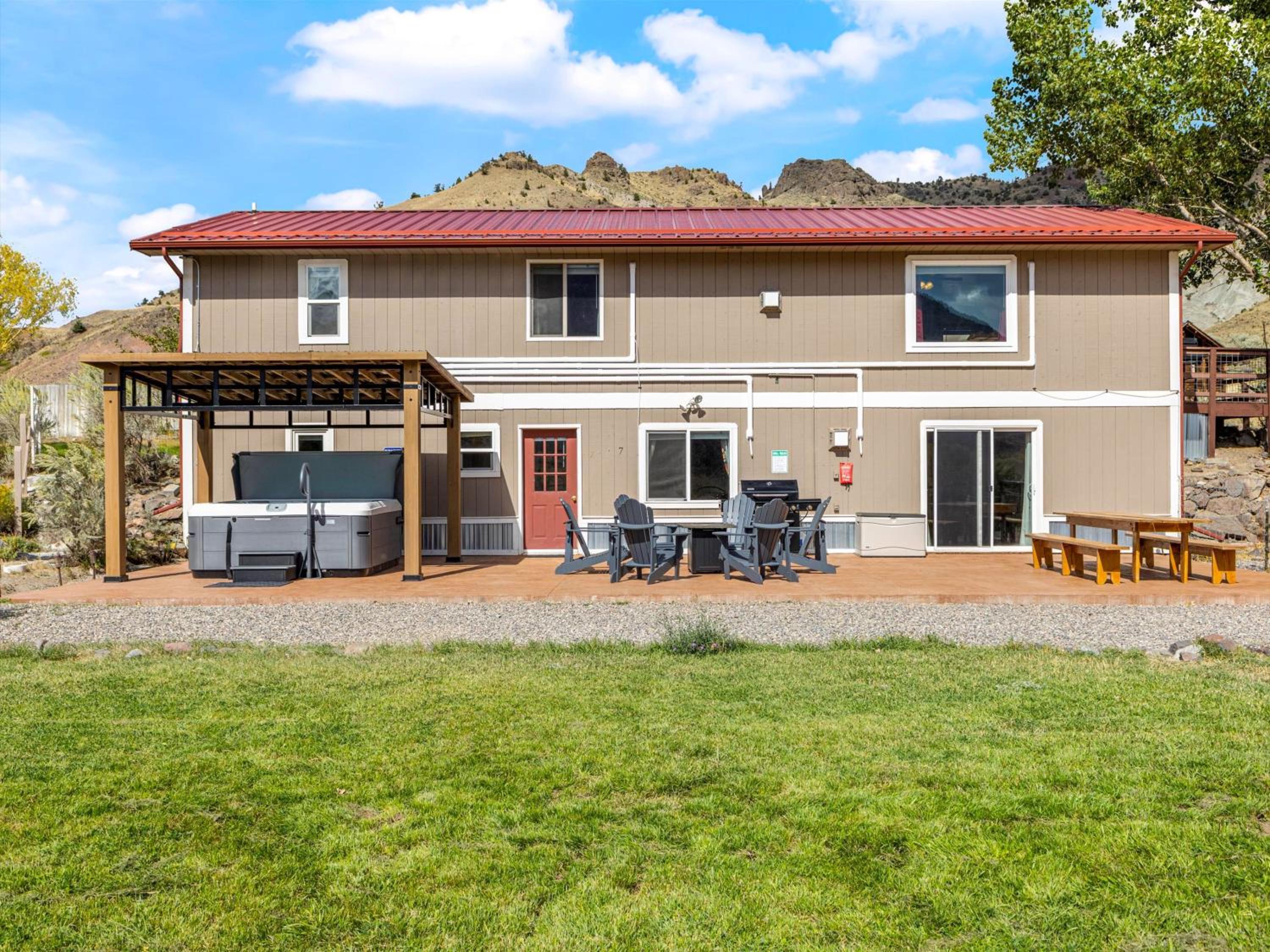 Yellowstone Treasure Retreat