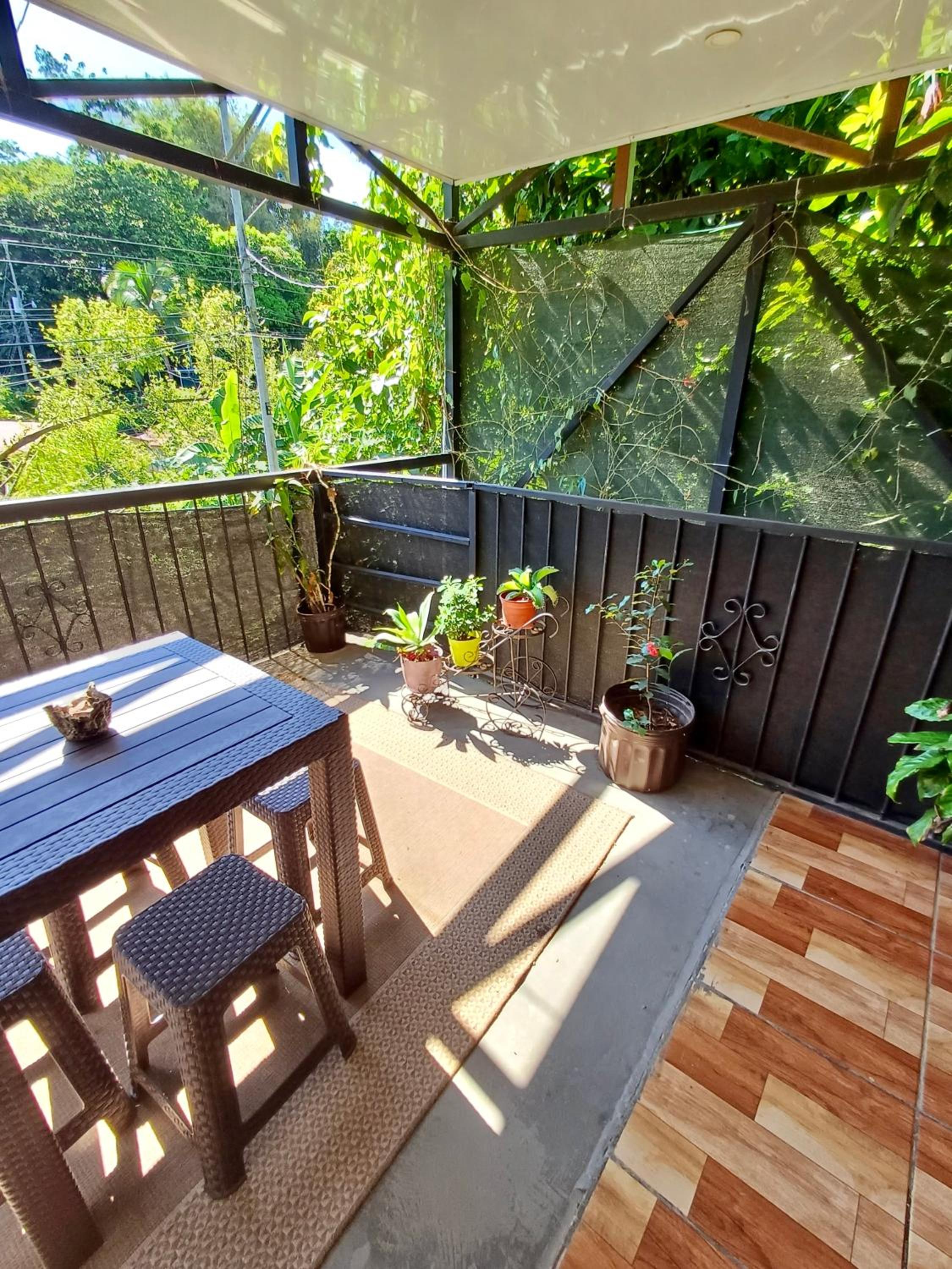 Rose House Manuel Antonio