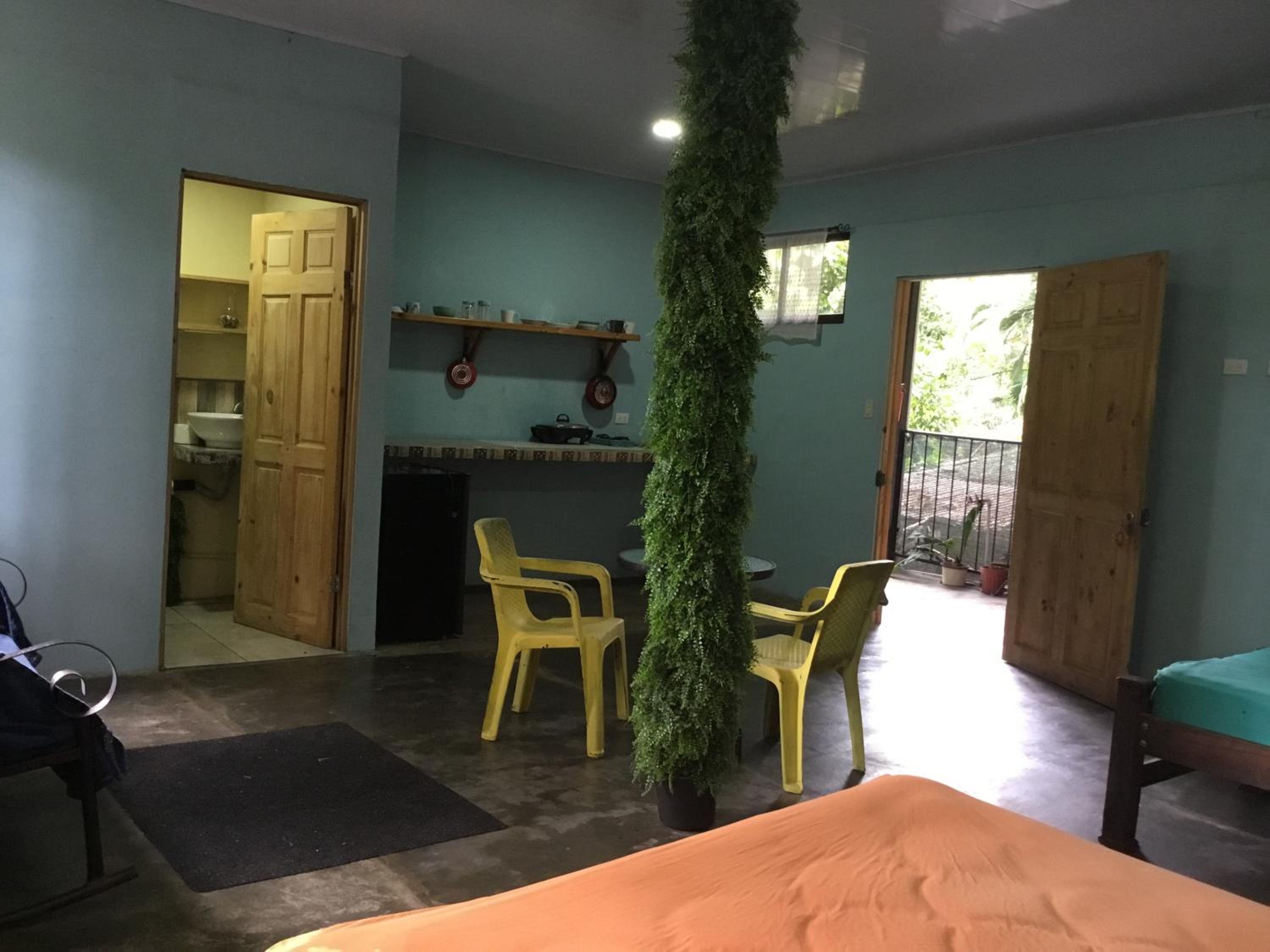 Rose House Manuel Antonio