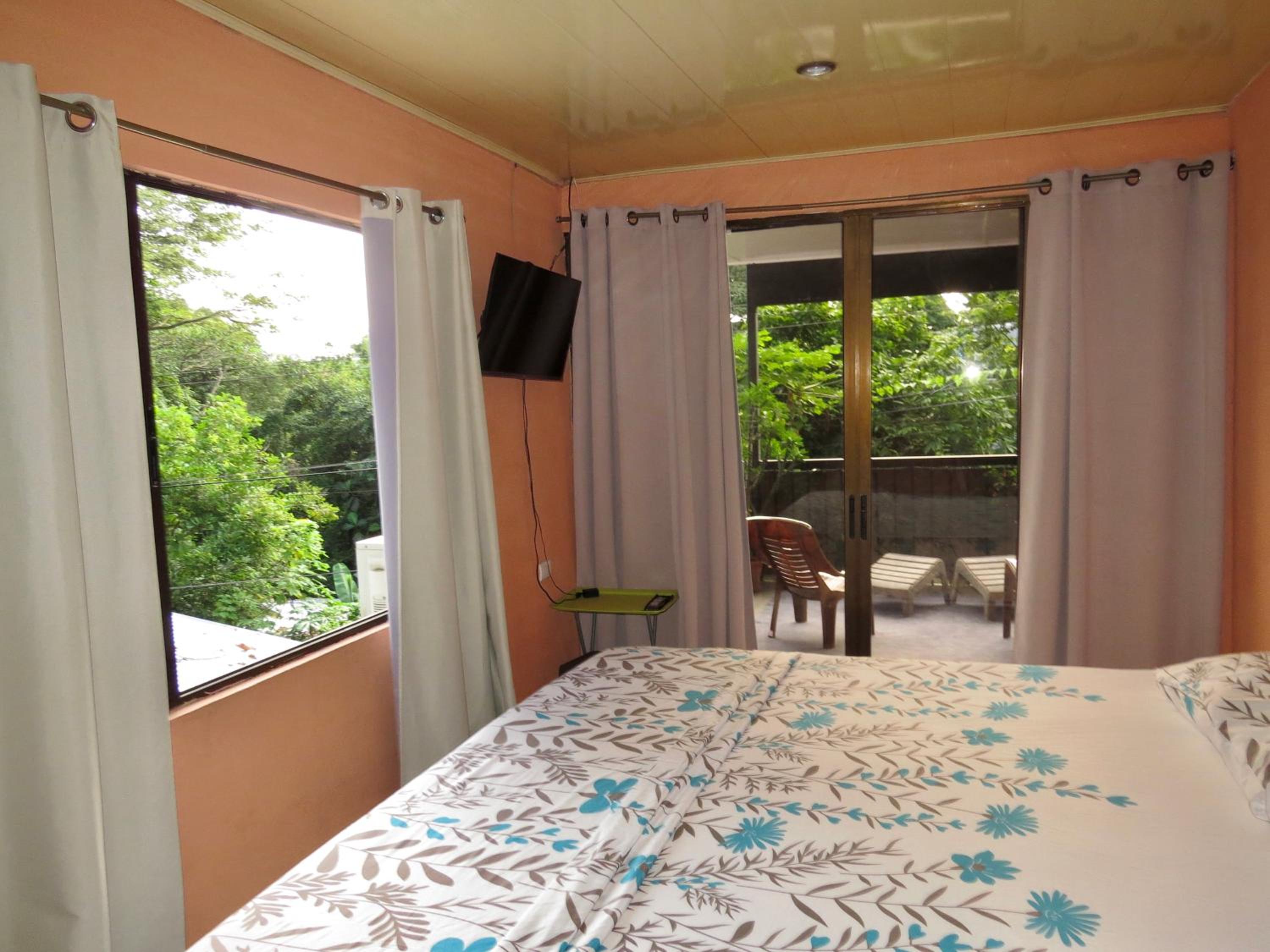 Rose House Manuel Antonio