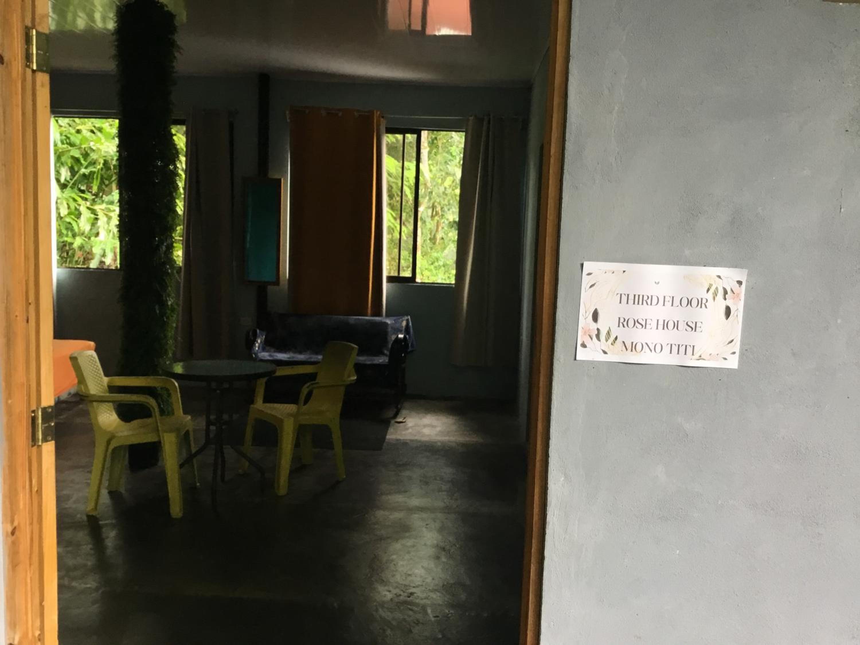 Rose House Manuel Antonio