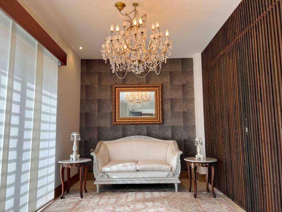 Medellin Mansion 680 m2 with pool and steam room