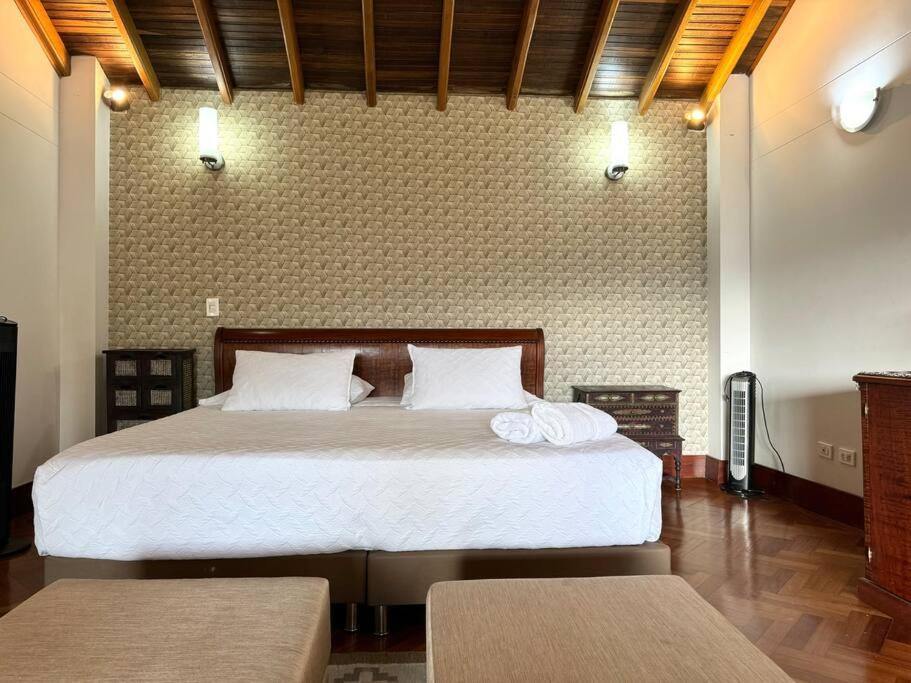 Medellin Mansion 680 m2 with pool and steam room