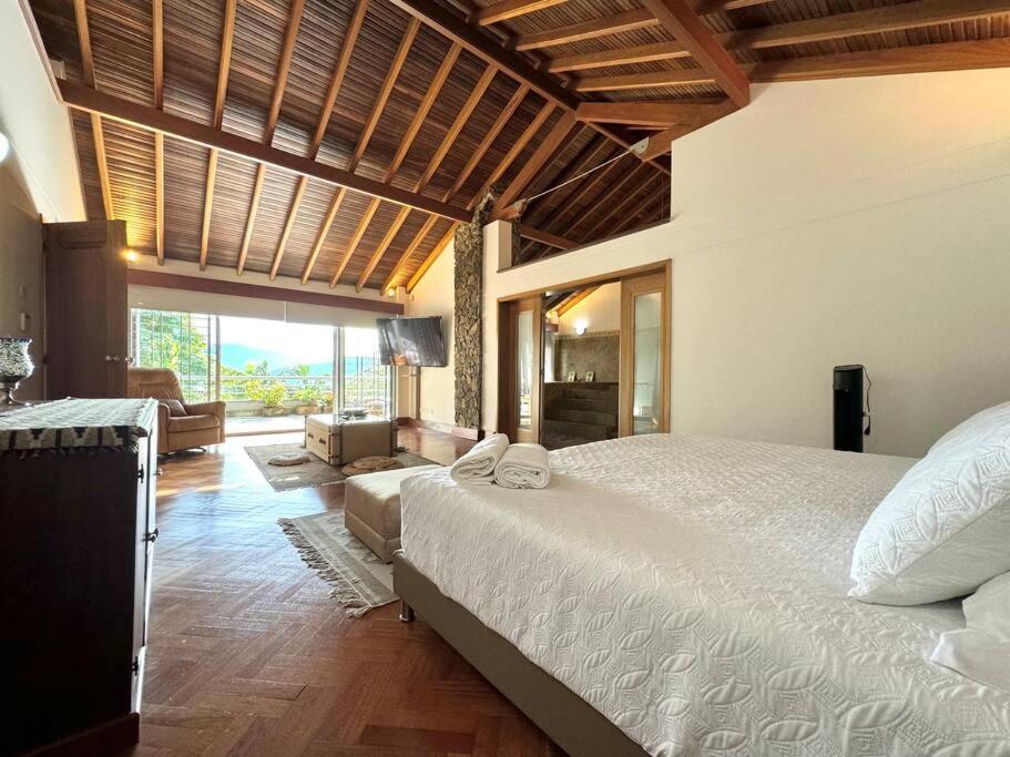 Medellin Mansion 680 m2 with pool and steam room