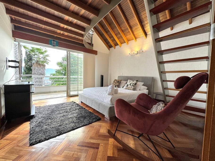 Medellin Mansion 680 m2 with pool and steam room