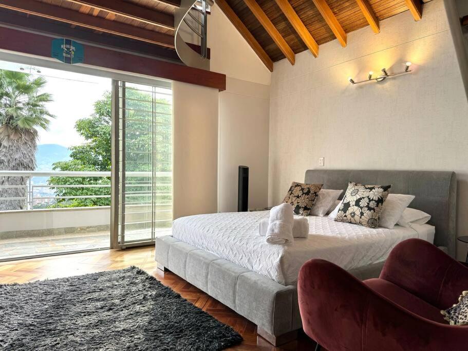 Medellin Mansion 680 m2 with pool and steam room