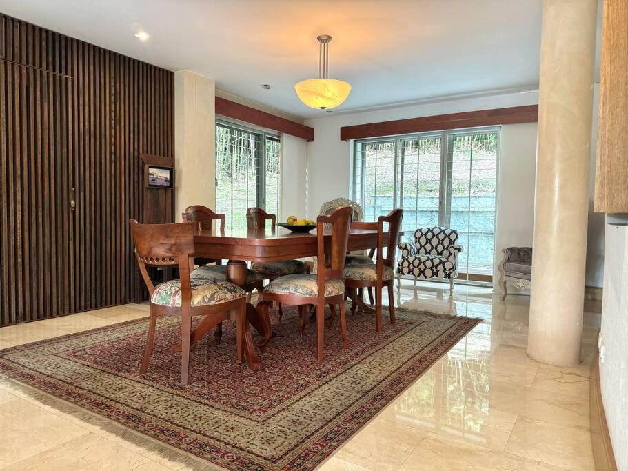 Medellin Mansion 680 m2 with pool and steam room
