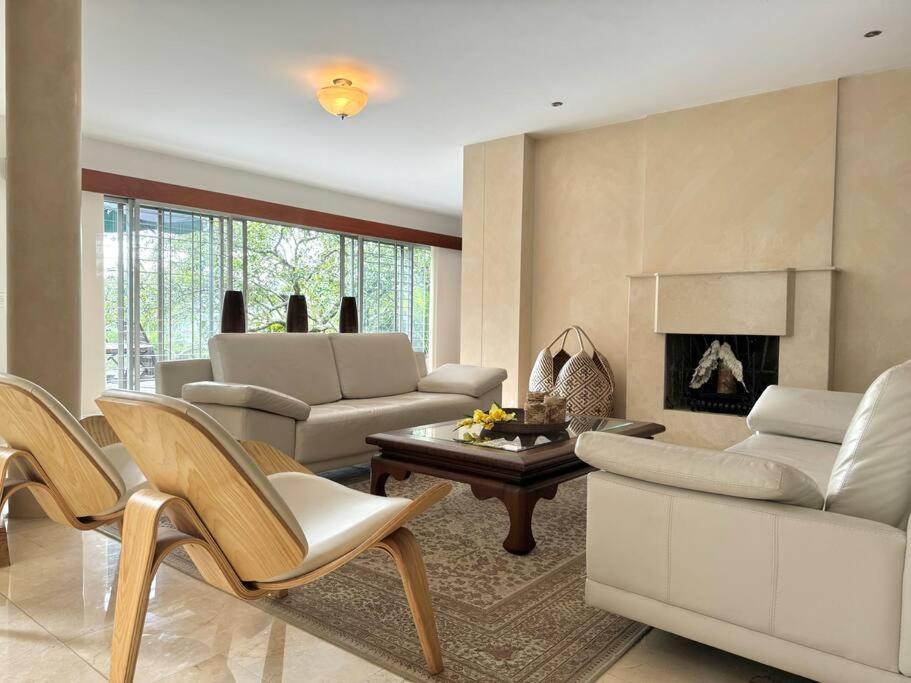 Medellin Mansion 680 m2 with pool and steam room