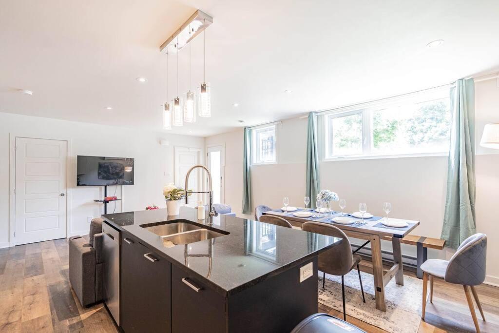 Modern Apt, Free Parking and Best Family Travel