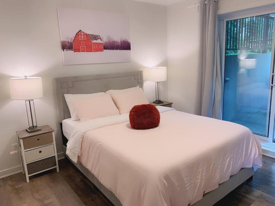 Modern Apt, Free Parking and Best Family Travel