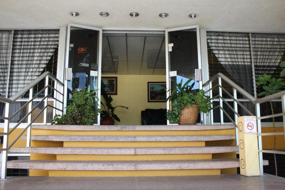 Colima Vacations - Hotel Dinastia Colima - Property Image 1