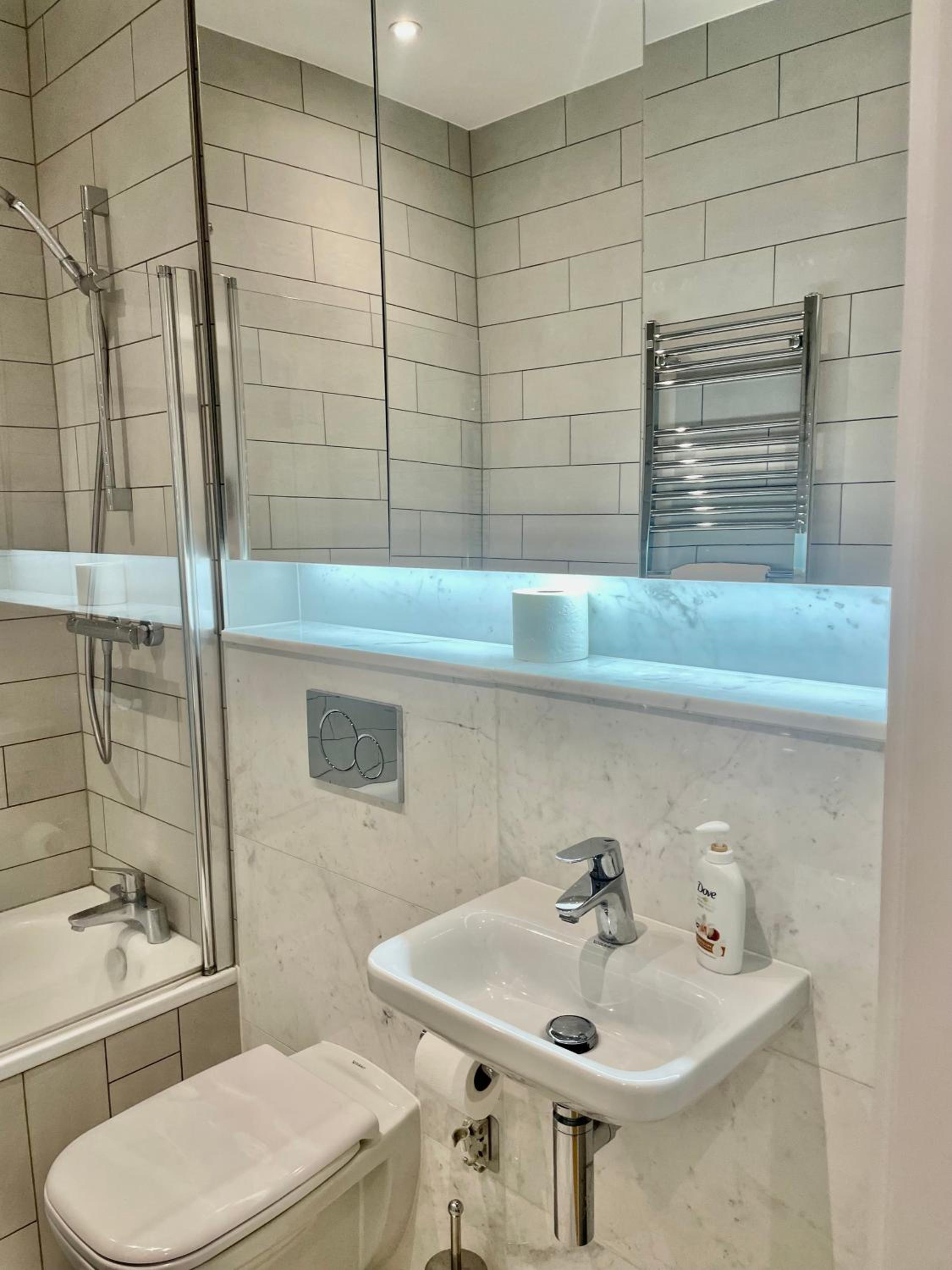 Modern Ensuite Double Bedroom