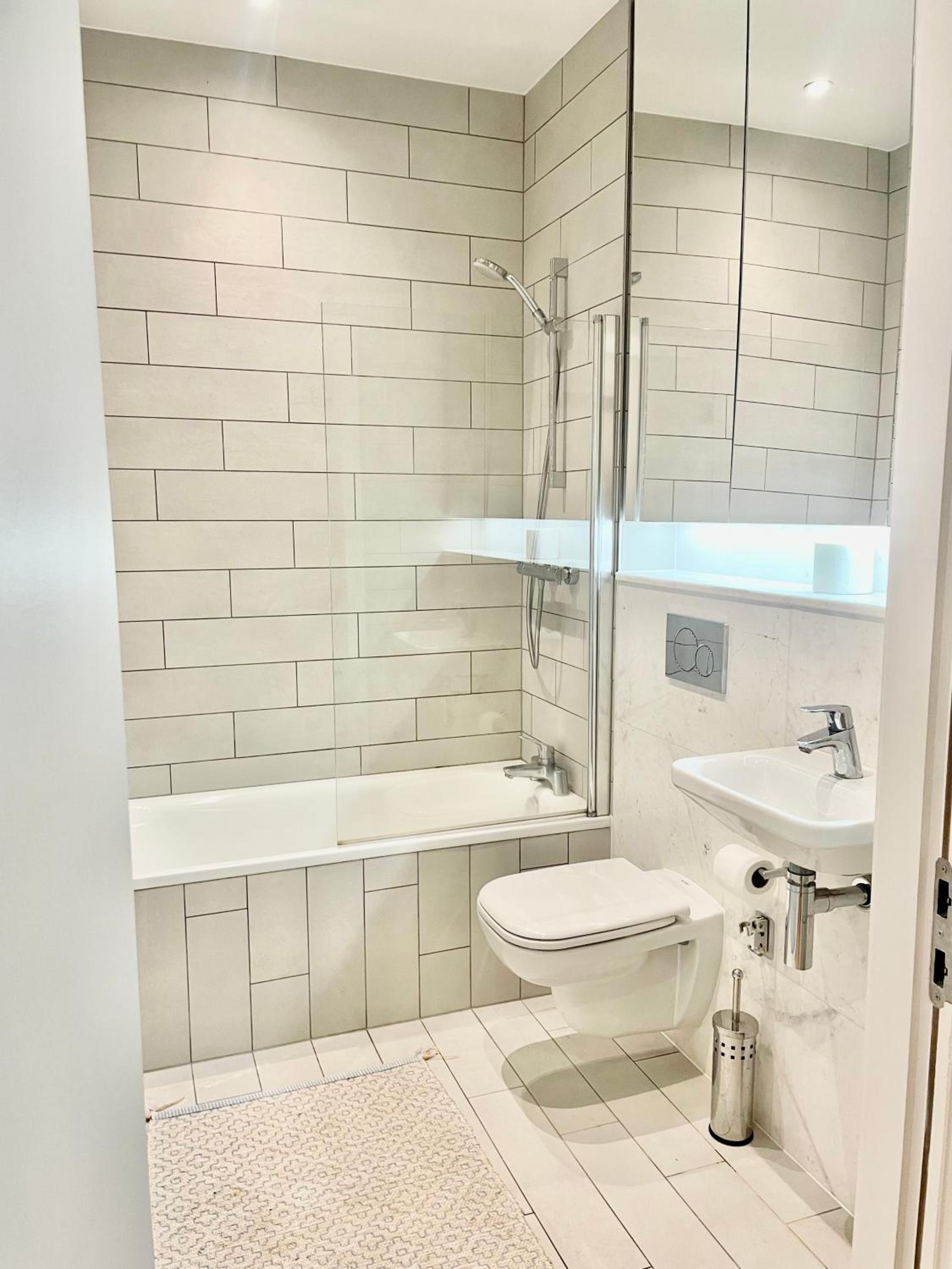 Modern Ensuite Double Bedroom