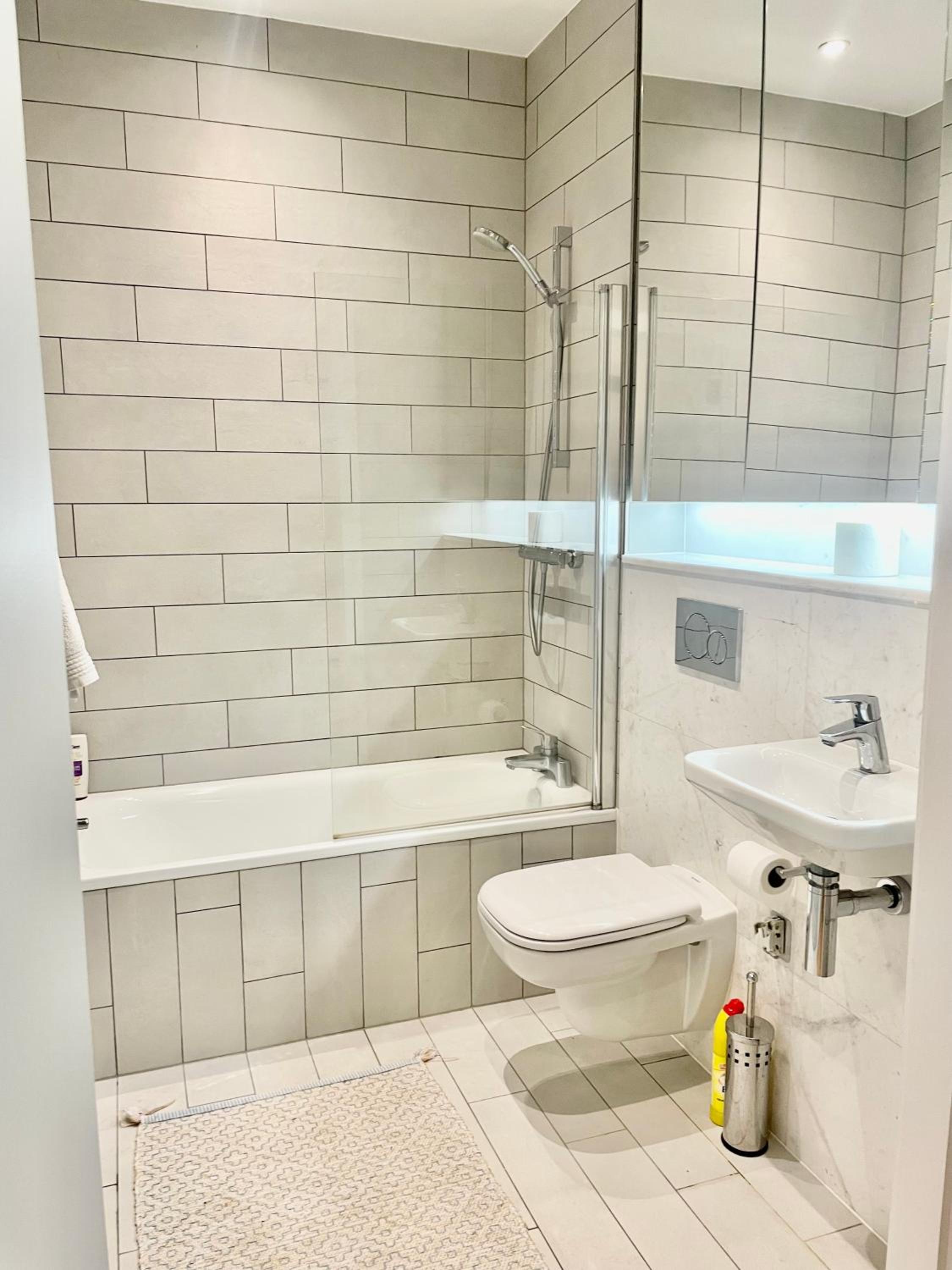 Modern Ensuite Double Bedroom